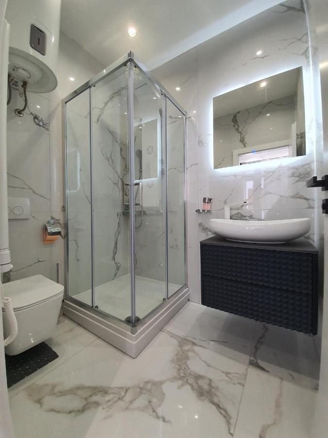 Apartmani Lavin Малинска Екстериор снимка